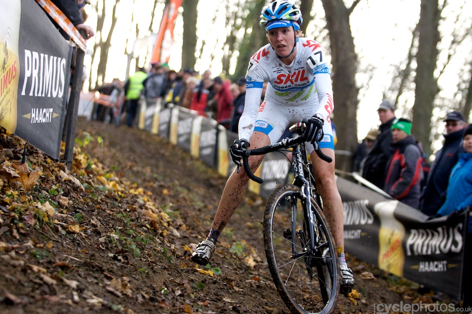 Linda Van Rijen hadn't had many opportunities this year to shine, but she was very close to the head of the race all through this very hard race. Linda Van Rijen hadn't had many opportunities this year to shine, but she was very close to the head of the race all through this very hard race.