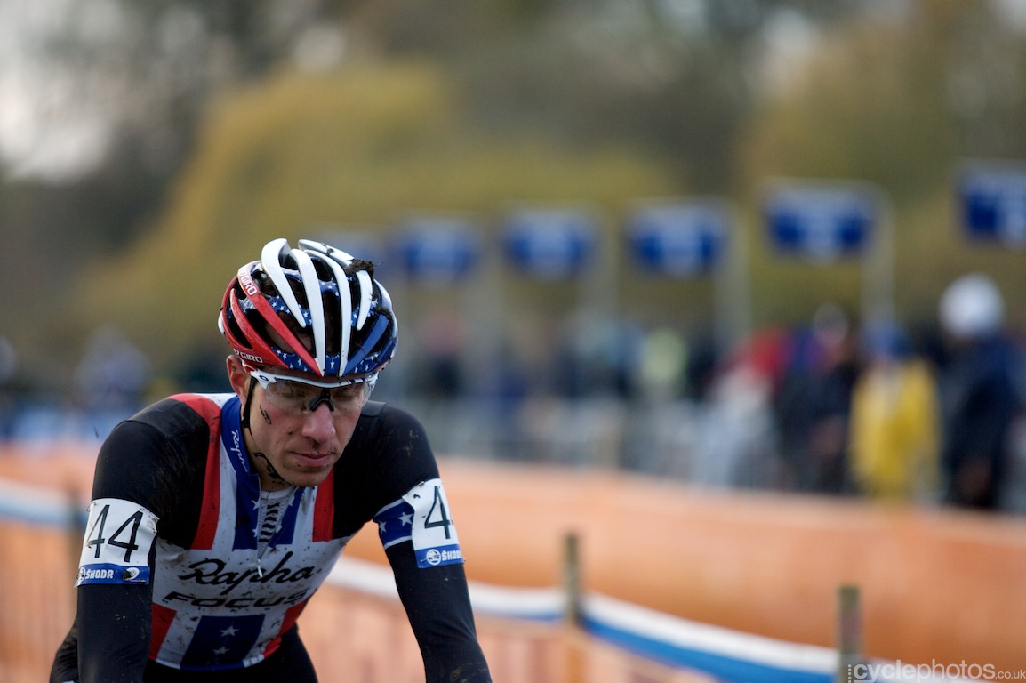 Jeremy Powers crashed hard right after the start but he was dead-last by the time they reached the first kilometer of the race. He was visibly demoralised by the setback. Jeremy Powers crashed hard right after the start but he was dead-last by the time they reached the first kilometer of the race. He was visibly demoralised by the setback.