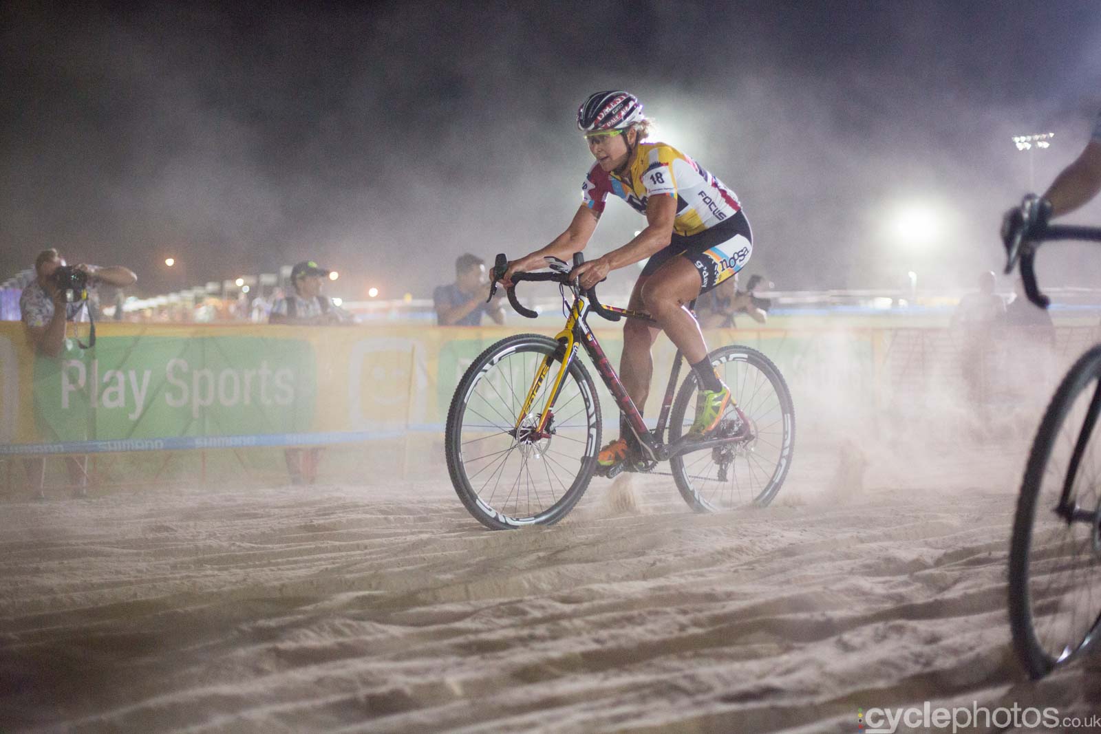 cyclephotos-cyclocross-crossvegas-044035-meredith-miller.jpg