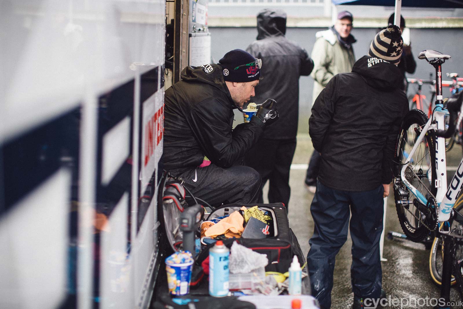2016-cyclephotos-cyclocross-world-championships-zolder-120319-lunch