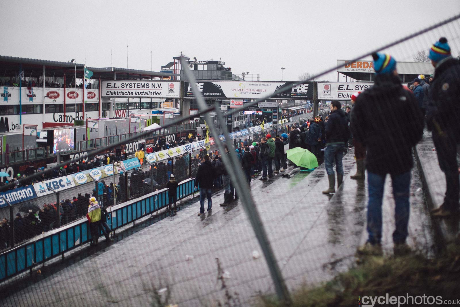 2016-cyclephotos-cyclocross-world-championships-zolder-155142-crowds