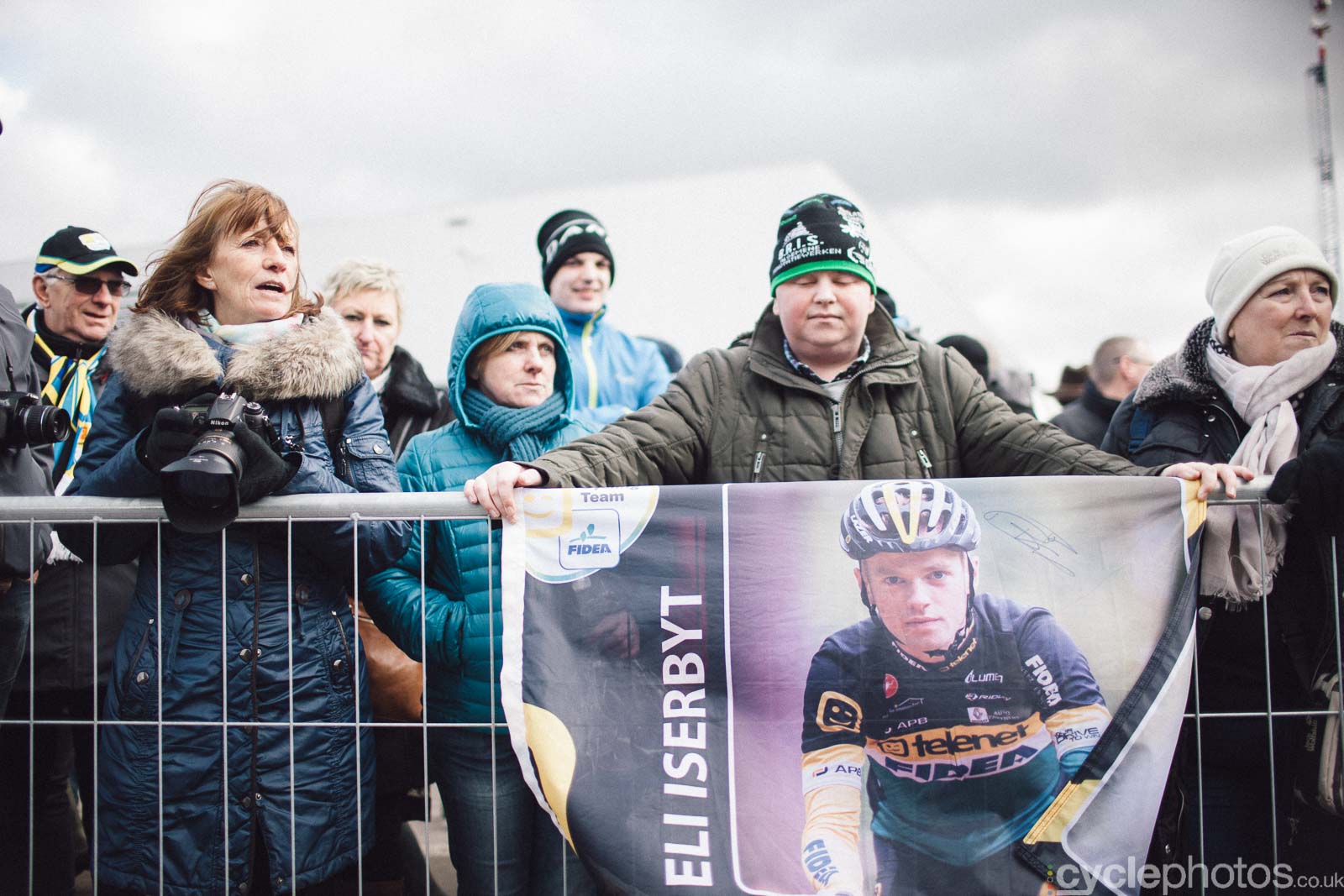 2016-cyclephotos-cyclocross-hoogstraten-131108-eli-iserbyt-supporters