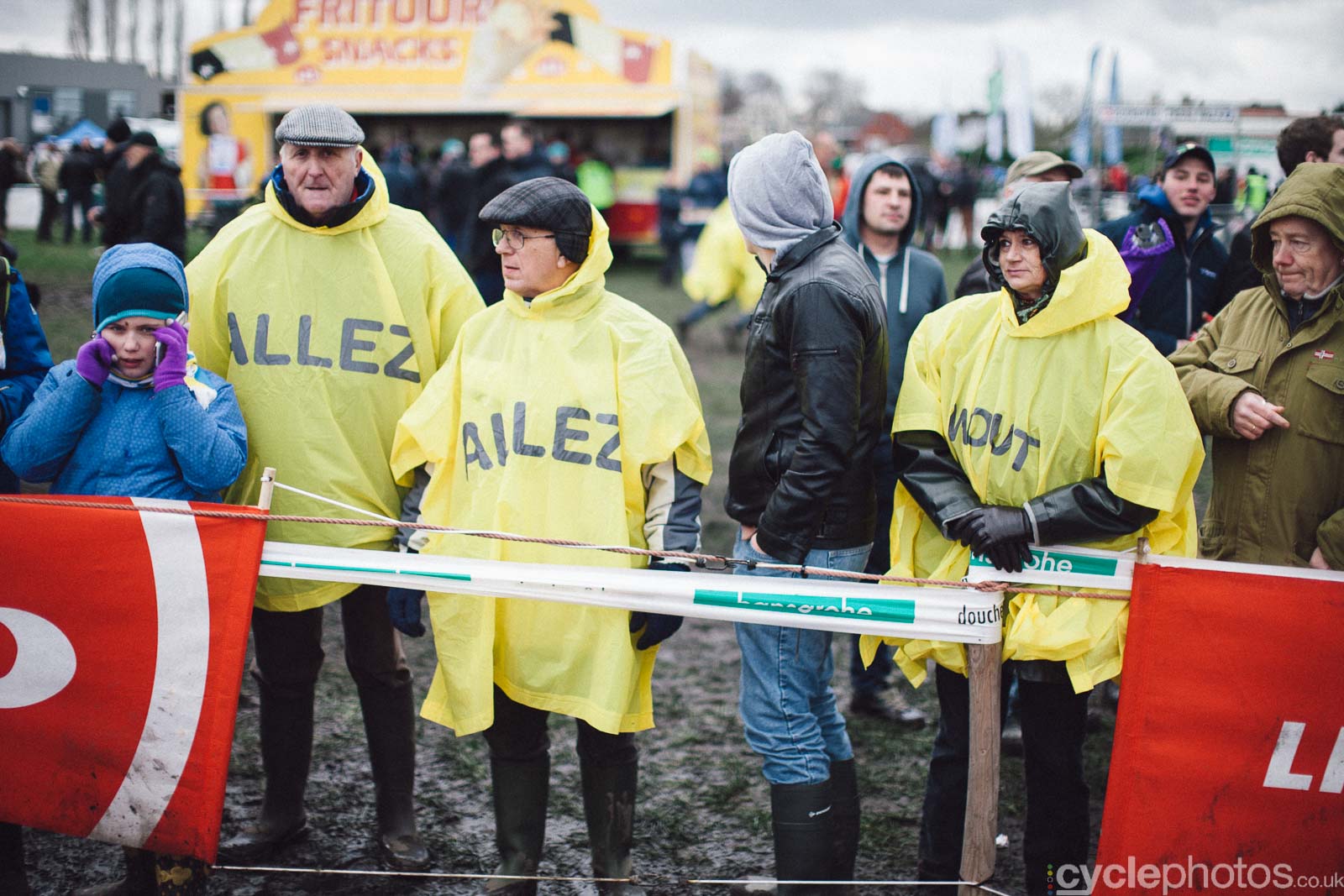 2016-cyclephotos-cyclocross-hoogstraten-135311-wout-supporters